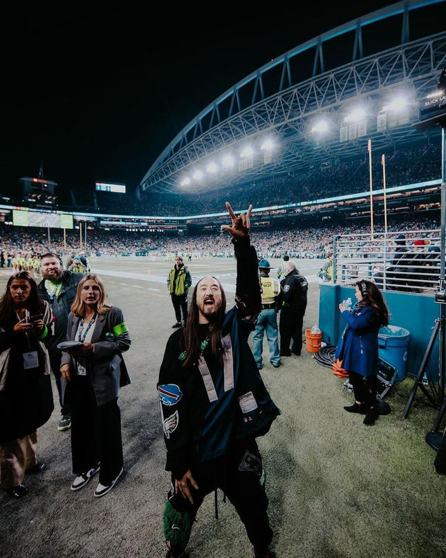 Steve Aoki in Custom 17 Set